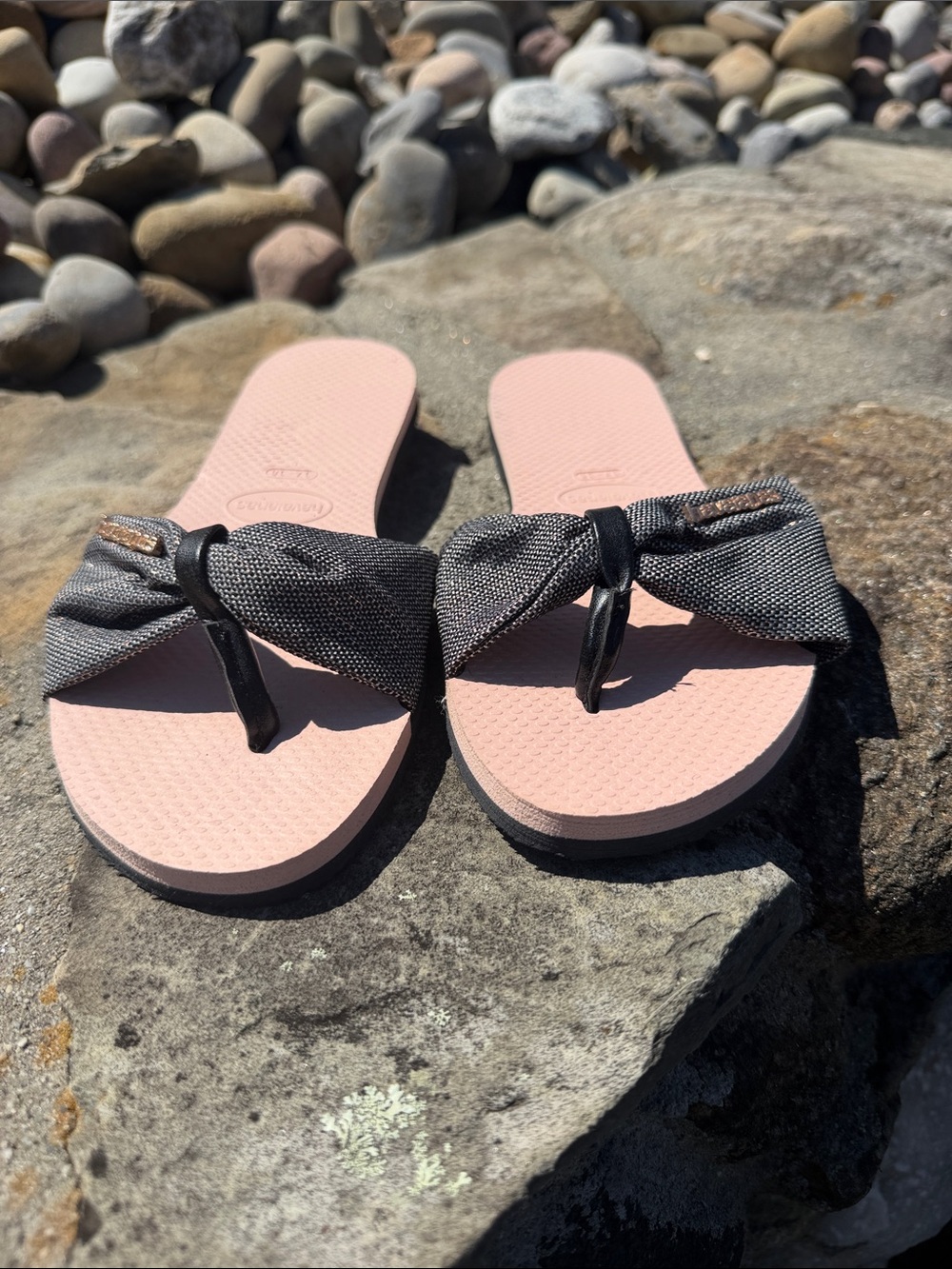 HAVIANAS Pink Footbed Bow-Accent Women's Flip Flops